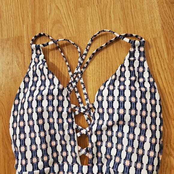 Jessica Simpson Venice Beach  Plunging One Piece - Picture 5 of 13